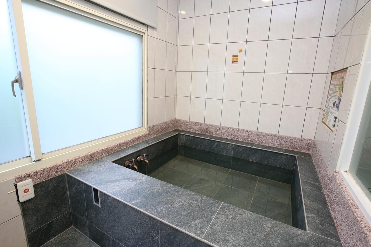 Cyuan Tang Hot Spring Hotel Джиаоси Екстериор снимка