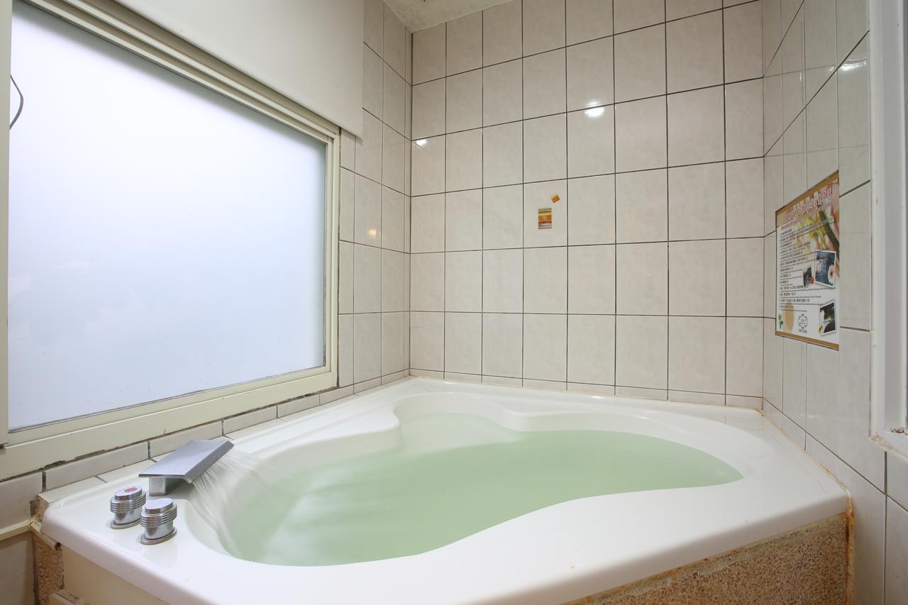 Cyuan Tang Hot Spring Hotel Джиаоси Екстериор снимка