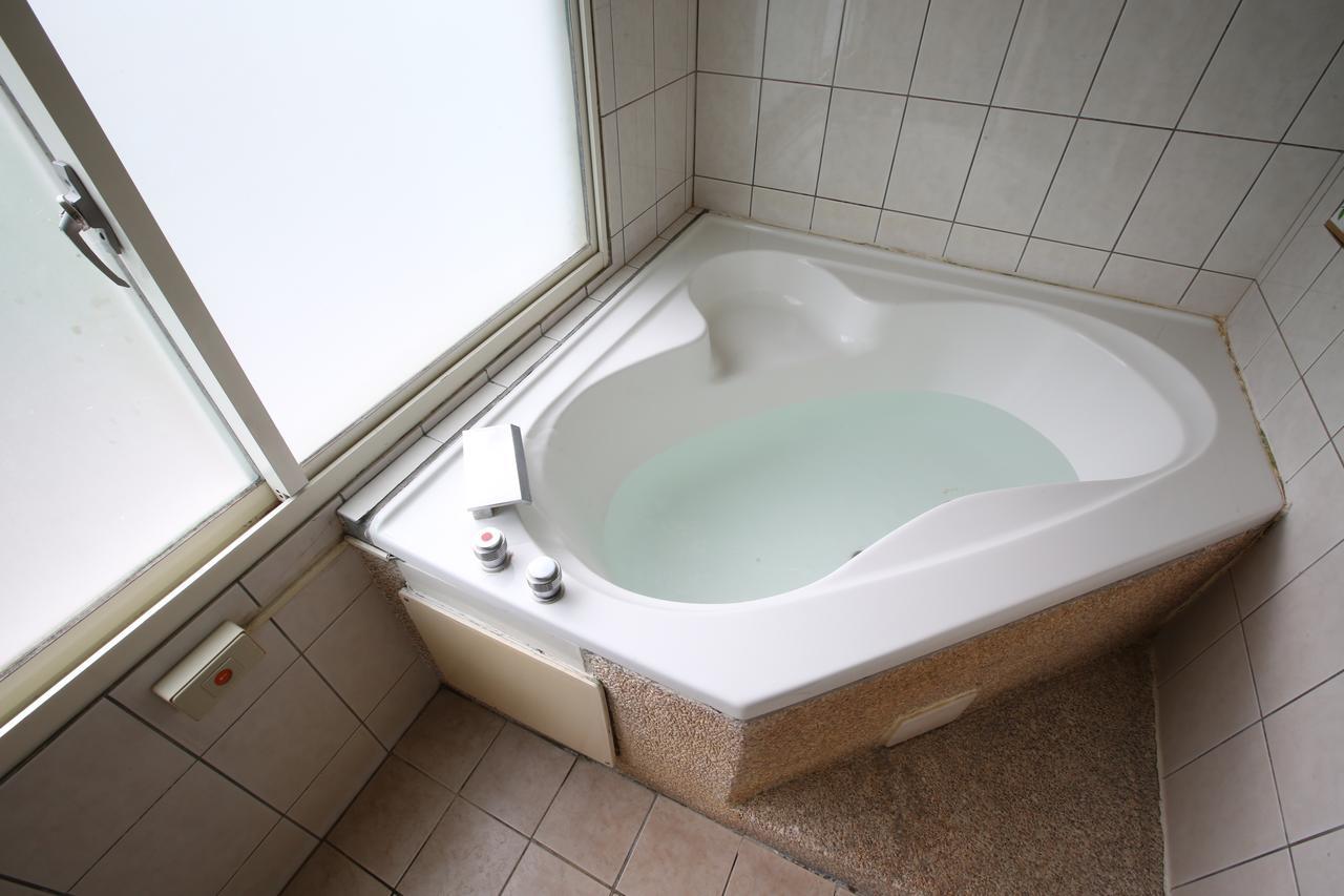 Cyuan Tang Hot Spring Hotel Джиаоси Екстериор снимка